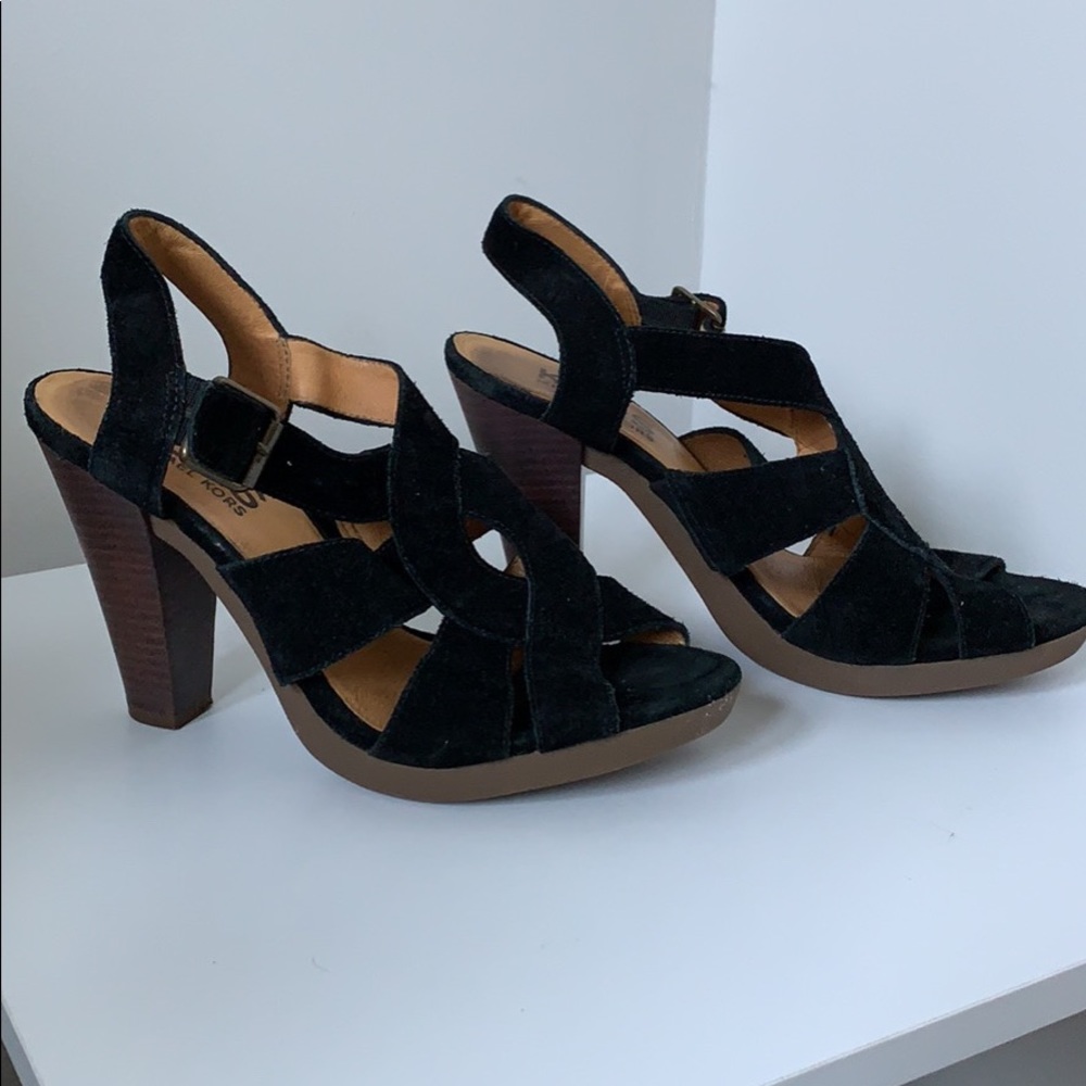 Michael Kors wedged heels (size 8) selling ASAP!